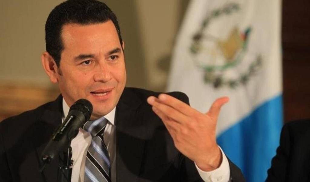 Investigan pago &quot;extraordinario&quot; del Ejército de Guatemala a presidente Morales