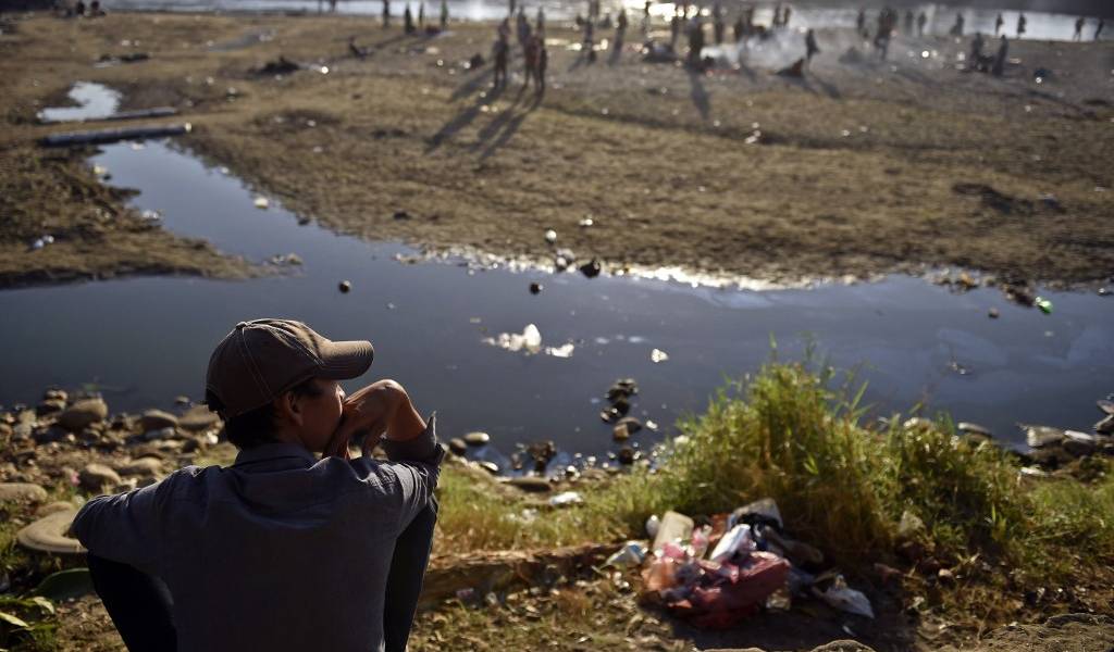 Migrantes aguardan en Guatemala tras ser repelidos por México