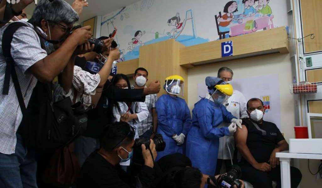 COVID-19: Los riesgos de una vacunación a cuentagotas