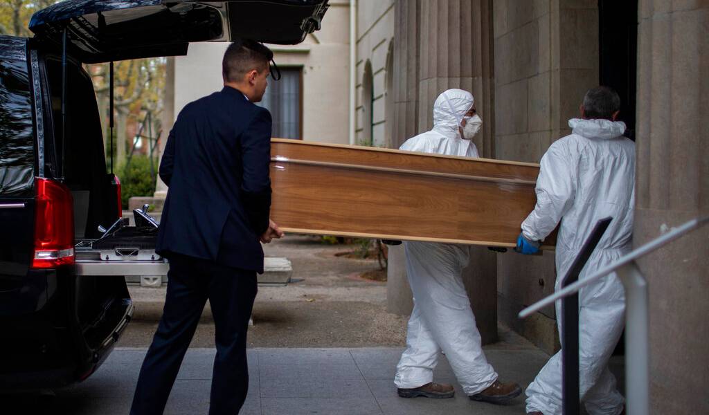 España reporta 769 muertos por coronavirus en un día y ya suma 4.858