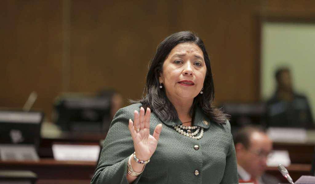 Juez cambia la medida cautelar a la exasambleísta Karina Arteaga dentro de caso diezmos