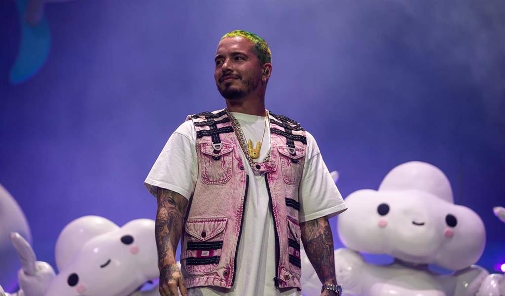 J Balvin pide parar la guerra civil que se vive en Colombia