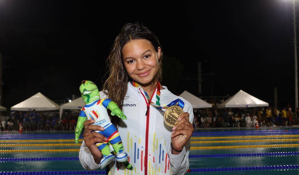Juegos Bolivarianos: la nadadora Anicka Delgado gana la medalla de oro en 100 metros libre