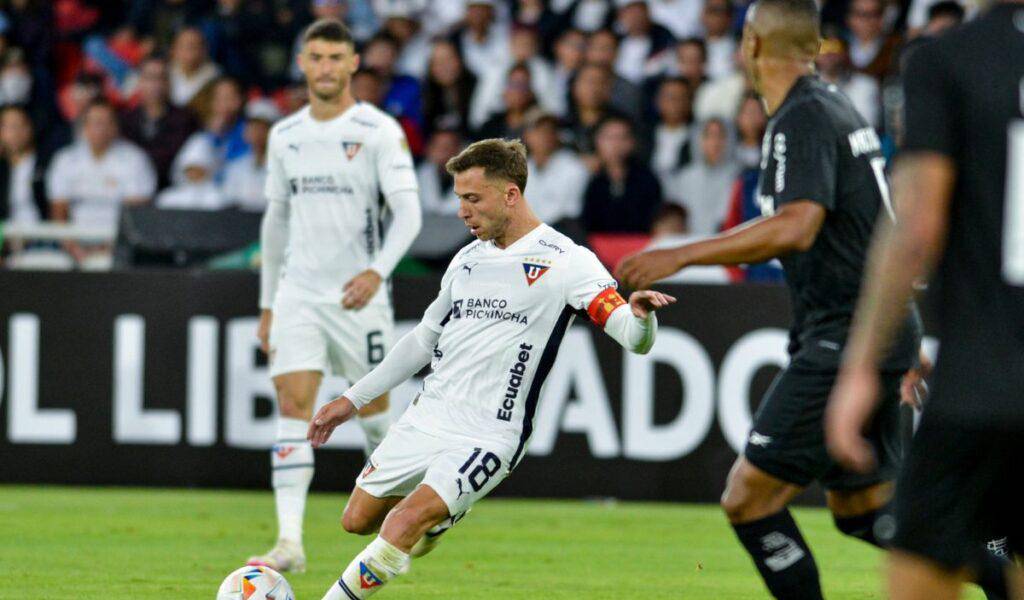 Liga de Quito vence a Técnico con nuevo gol de Álex Arce