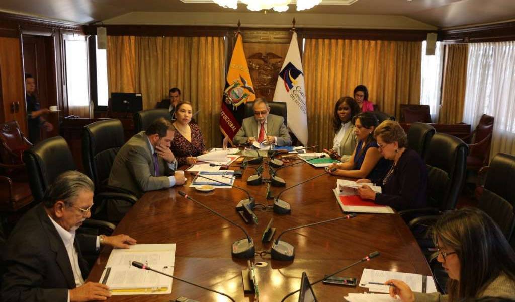 Cesados los nueve jueces de la Corte Constitucional