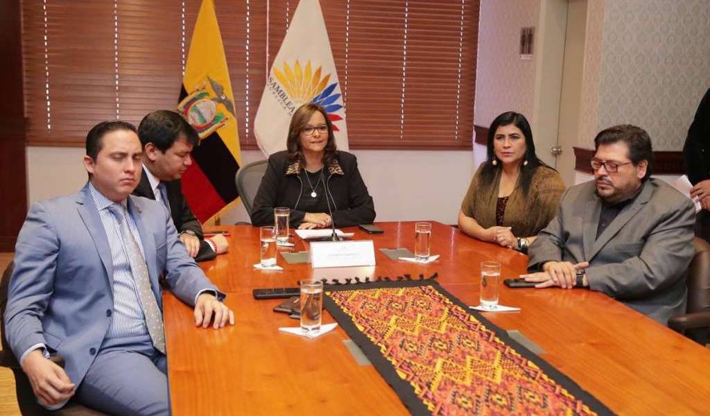Fernando Flores pidió reconsiderar propuesta de votación en casos Espín y Vallejo