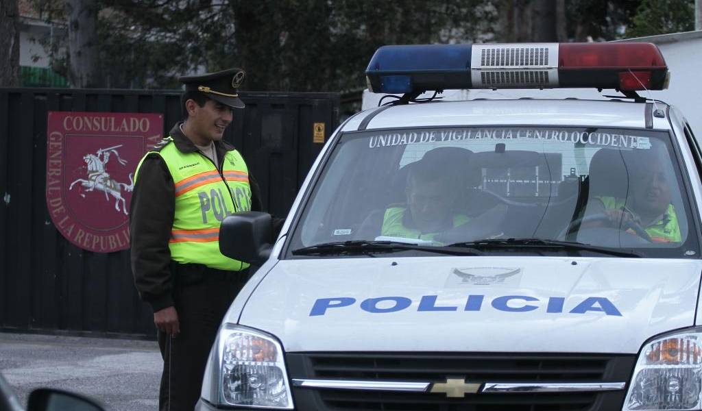 Presencia policial en las afueras de varias sedes diplomáticas de Quito