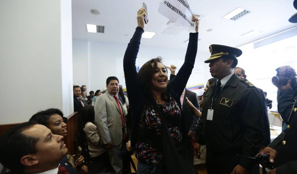 Reunión de la comisión de enmiendas constitucionales comenzó con incidentes