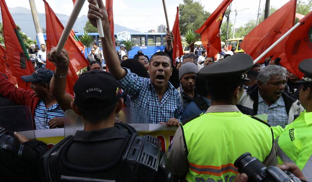 Trabajadores y jubilados rechazan con plantón varias reformas