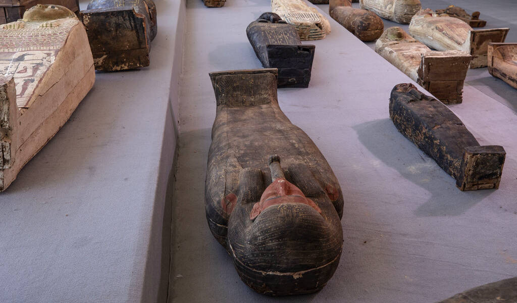 Egipto presentó más de 100 sarcófagos de 2.000 años de antigüedad