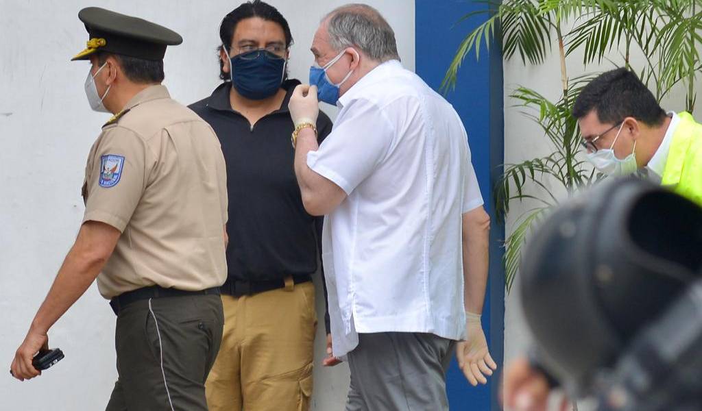 Arresto domiciliario para expresidente Bucaram por presunto delito de tráfico ilícito de armas