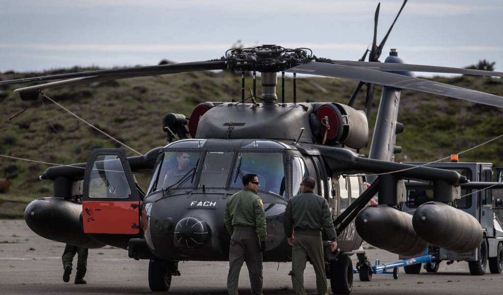 Hallan restos de avión flotando en zona donde desapareció aeronave chilena