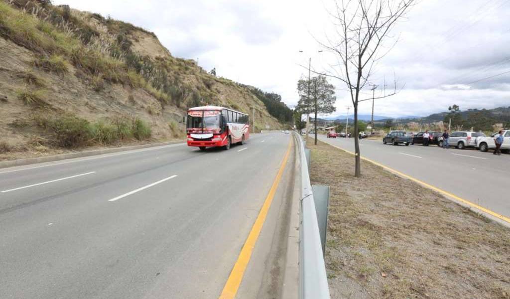 Moreno inaugura carretera por más de 134 millones de dólares
