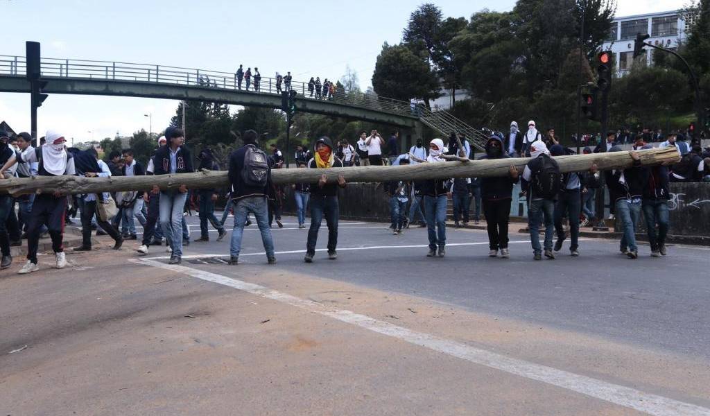 Nuevo enfrentamiento entre policías y estudiantes del Montúfar