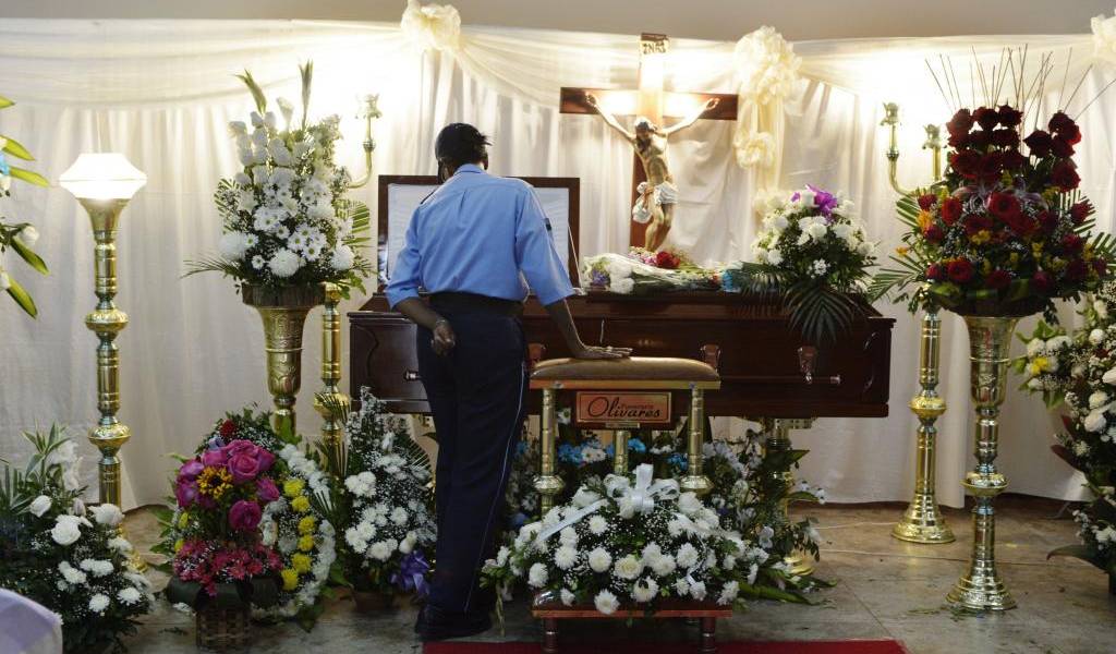 La Reina de Durán descansa junto a Sharon
