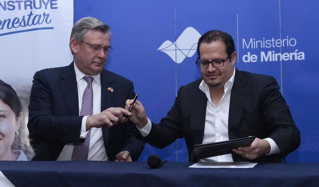 Se firma solicitud para avanzar con explotación minera &#039;Fruta del Norte&#039;