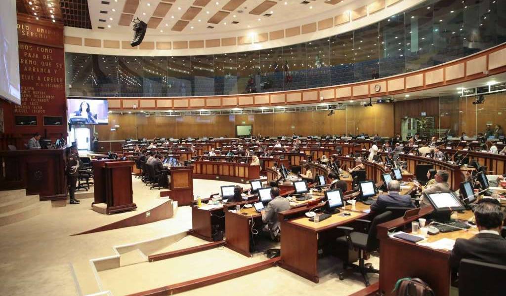 Buscan definir futuro de curules de asambleístas asilados en México