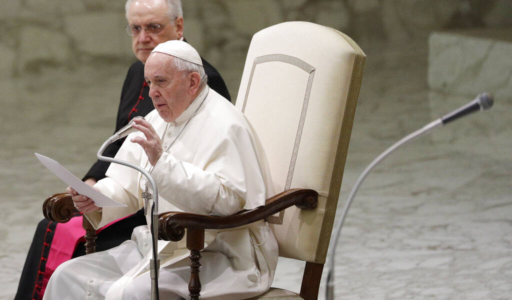 Papa Francisco cierra la puerta a la ordenación de hombres casados
