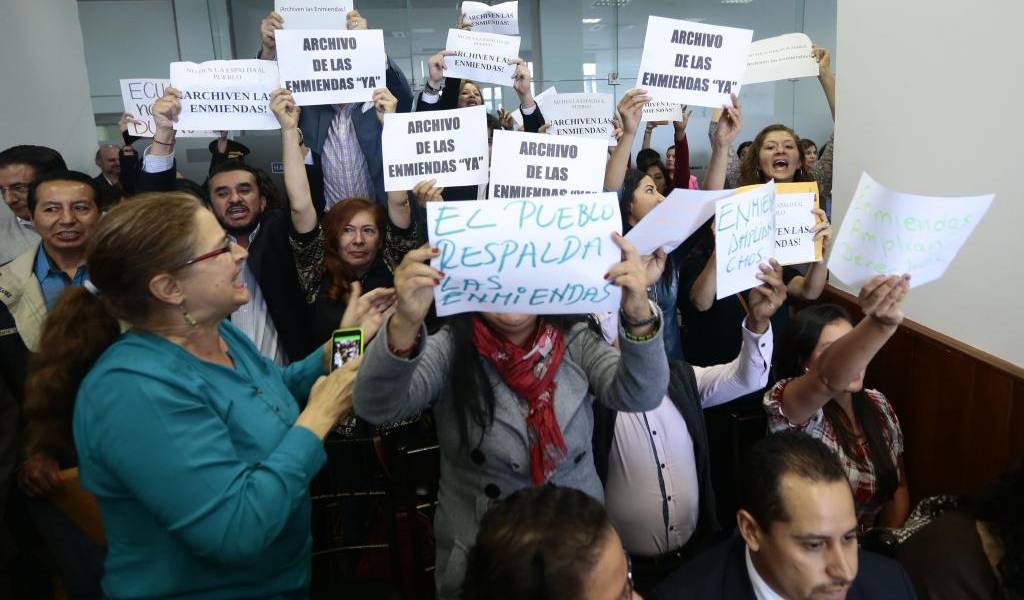 Reunión de la comisión de enmiendas constitucionales comenzó con incidentes