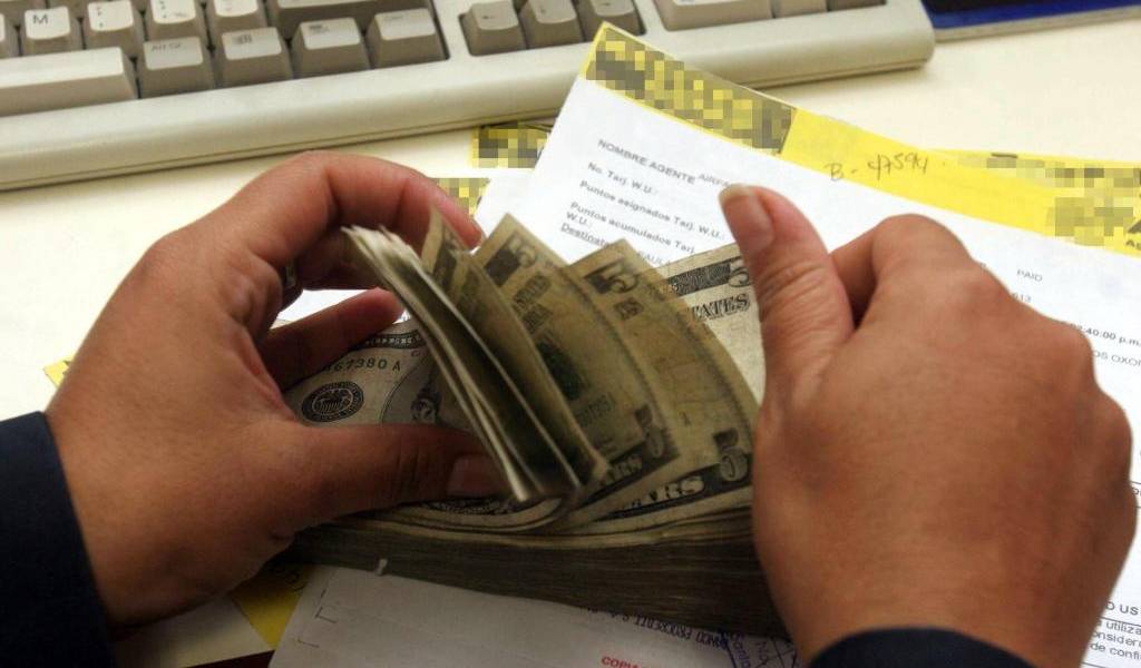 Riesgo país de Ecuador se reduce, pero sigue como uno de los más altos de región