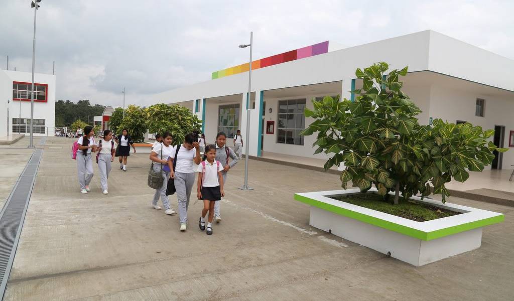 Romo: Escuelas del milenio no están aseguradas en nuestra compañía