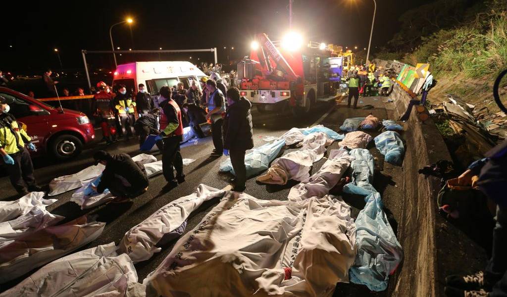 Un accidente de bus deja 32 muertos en Taiwán