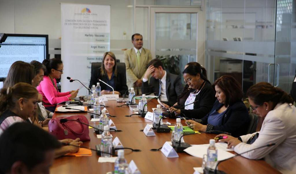 Comisión de Asamblea aprobó informe sobre debate de Ley de Feriados