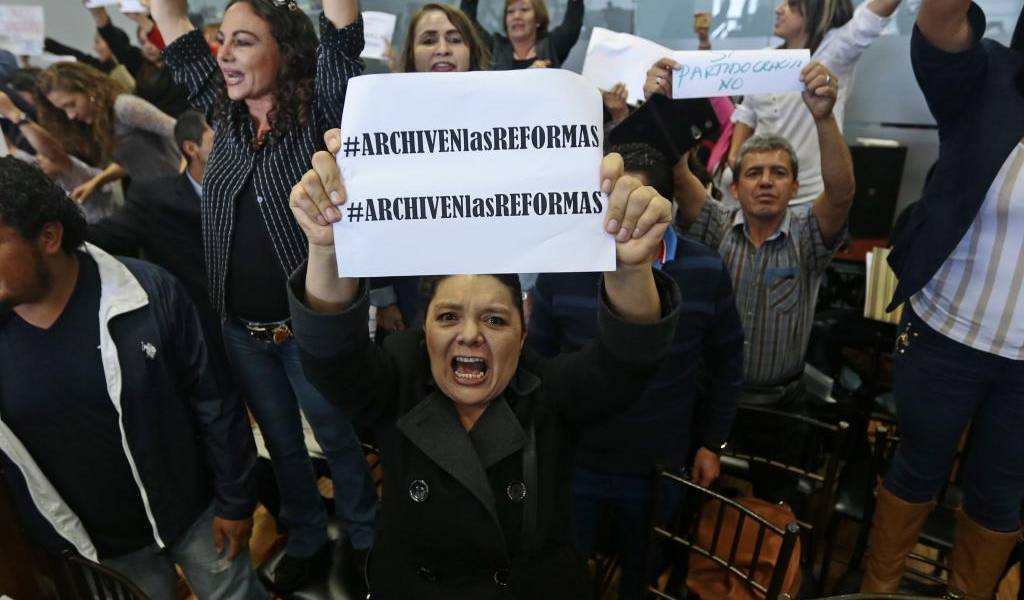 Reunión de la comisión de enmiendas constitucionales comenzó con incidentes