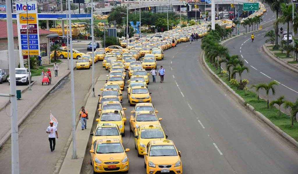 Taxistas suspenden medida tras acuerdo con Gobierno