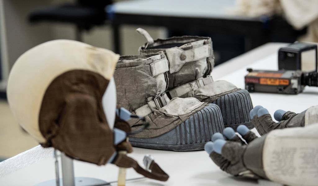 La inevitable desintegración del traje de Neil Armstrong