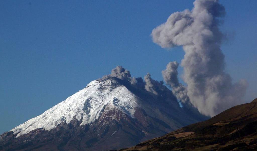 Autoridades mantienen alerta amarilla en el Cotopaxi tras sobrevuelo