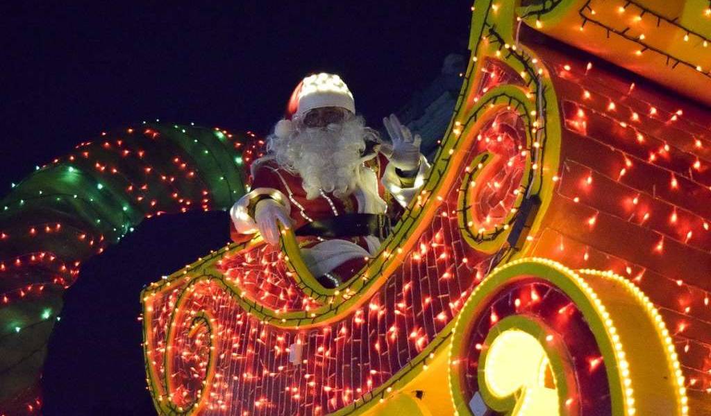 Gran desfile de globos gigantes se toma las fiestas de diciembre en Guayaquil