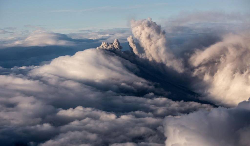 Tres comunidades amanecieron con ceniza del Cotopaxi