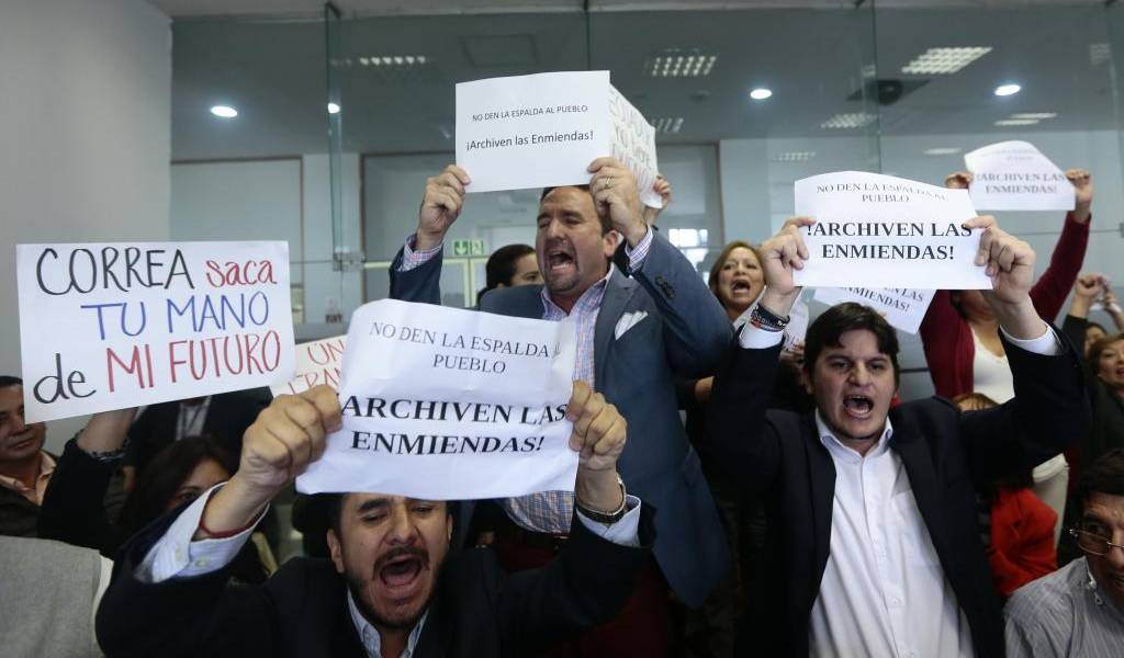 Reunión de la comisión de enmiendas constitucionales comenzó con incidentes