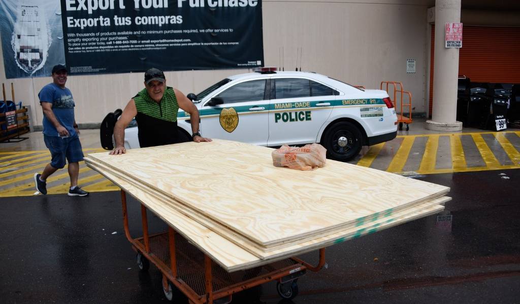 Florida se prepara para Dorian como huracán