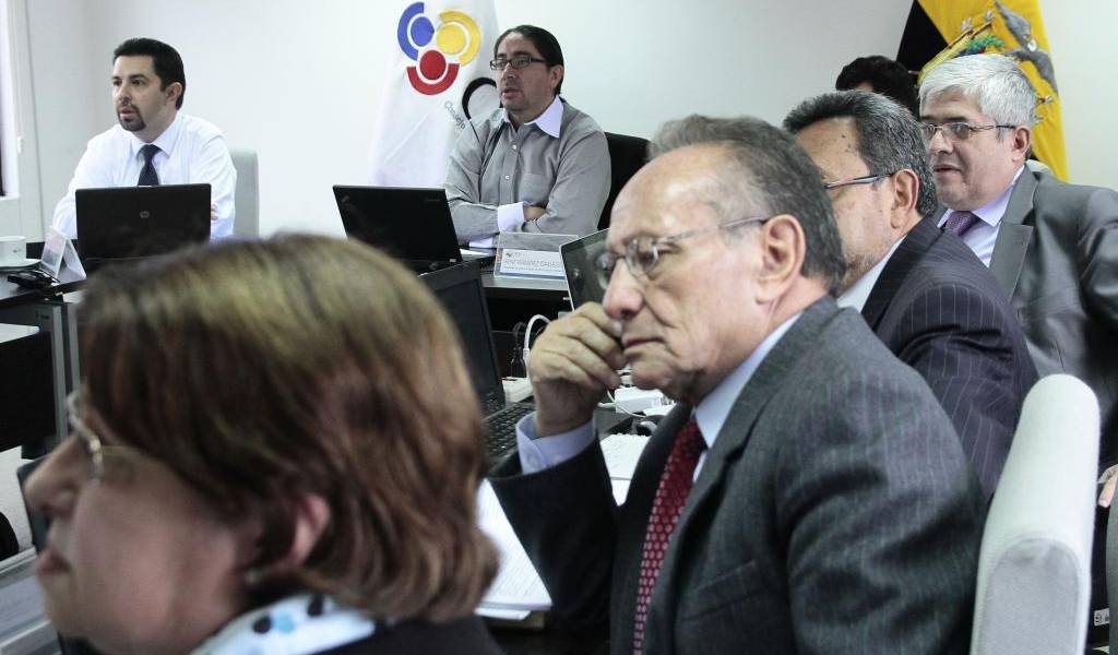 Tesis de grado, una opción más para graduación universitaria