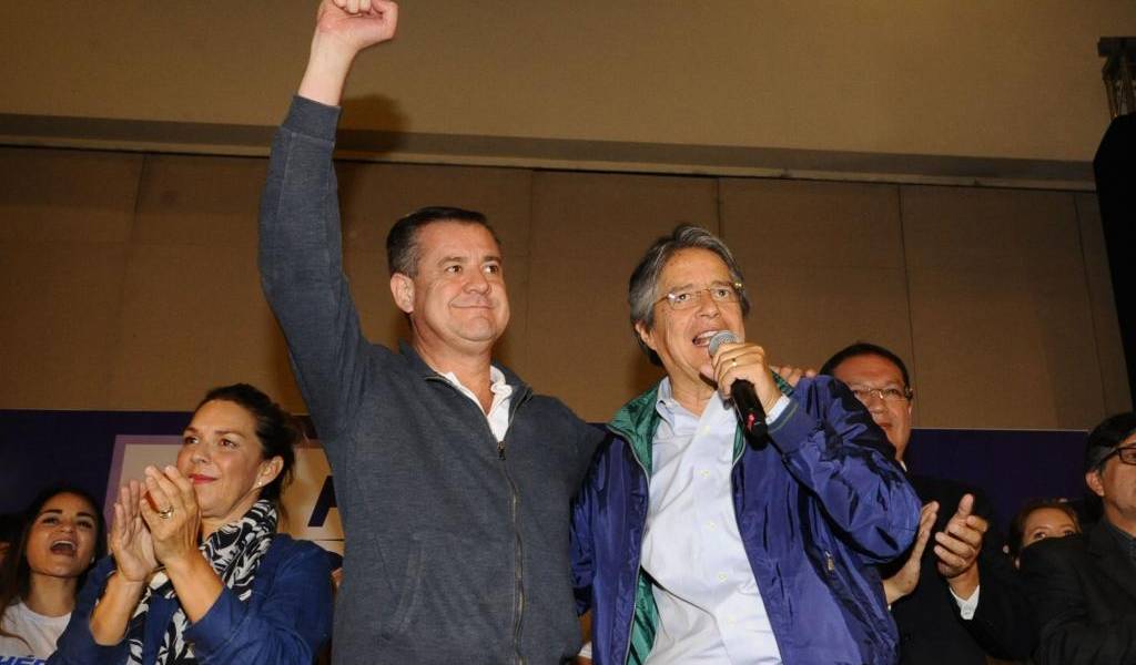 Guillermo Lasso, respaldado por otras organizaciones para control electoral el 2 de abril
