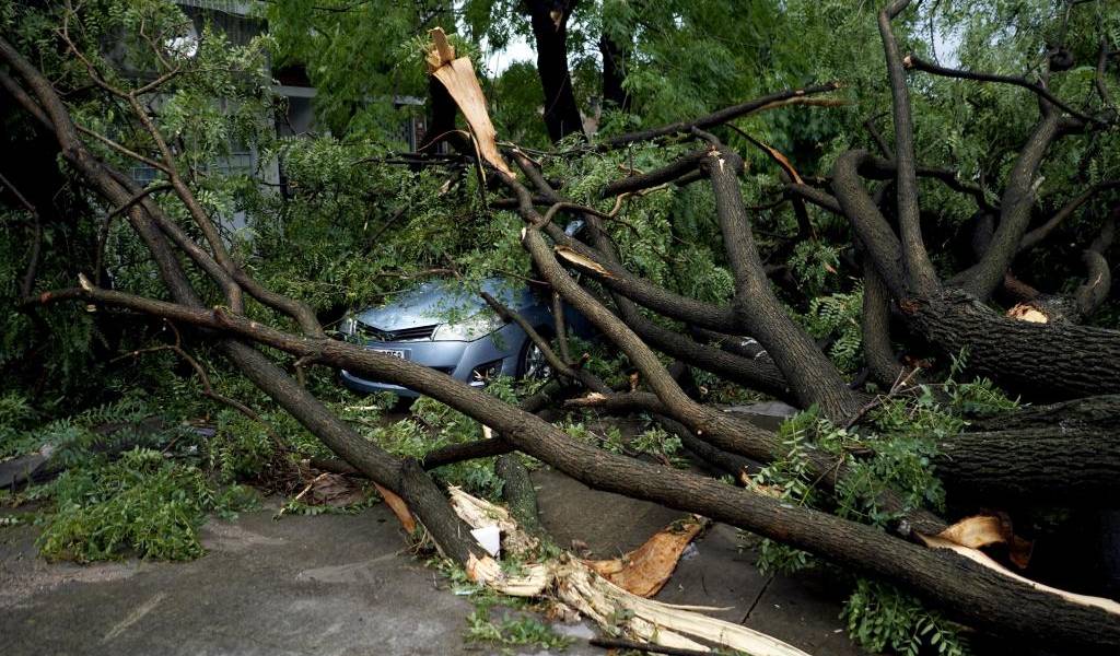 Intensas lluvias en Uruguay dejan destrozos y unas 34.700 personas sin luz