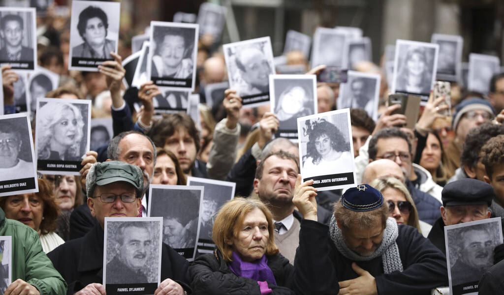 Argentina conmemora 25 años de atentado al centro judío AMIA con reclamo de justicia