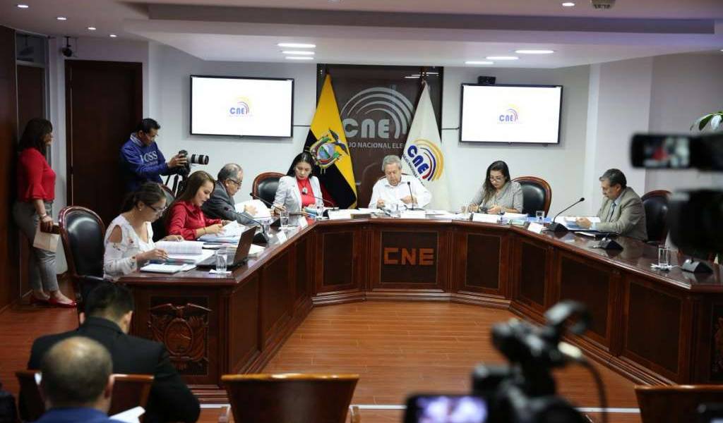 Consejo transitorio revela lista de postulantes al CNE