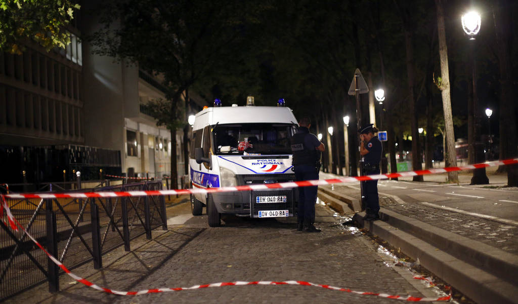 Ataque con cuchillo en centro de París deja 7 heridos