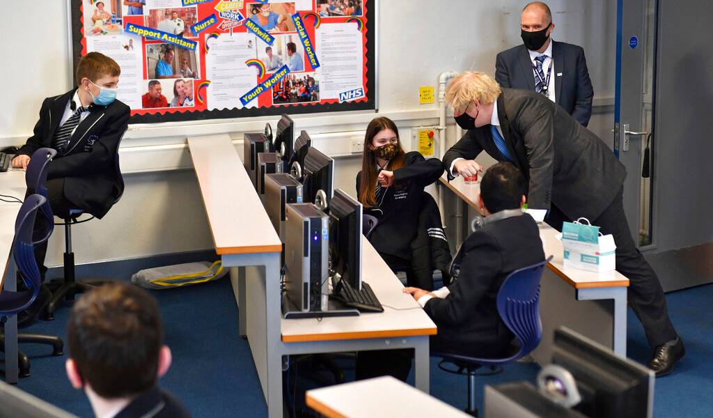 Gran Bretaña hará pruebas de COVID-19 a todos los niños