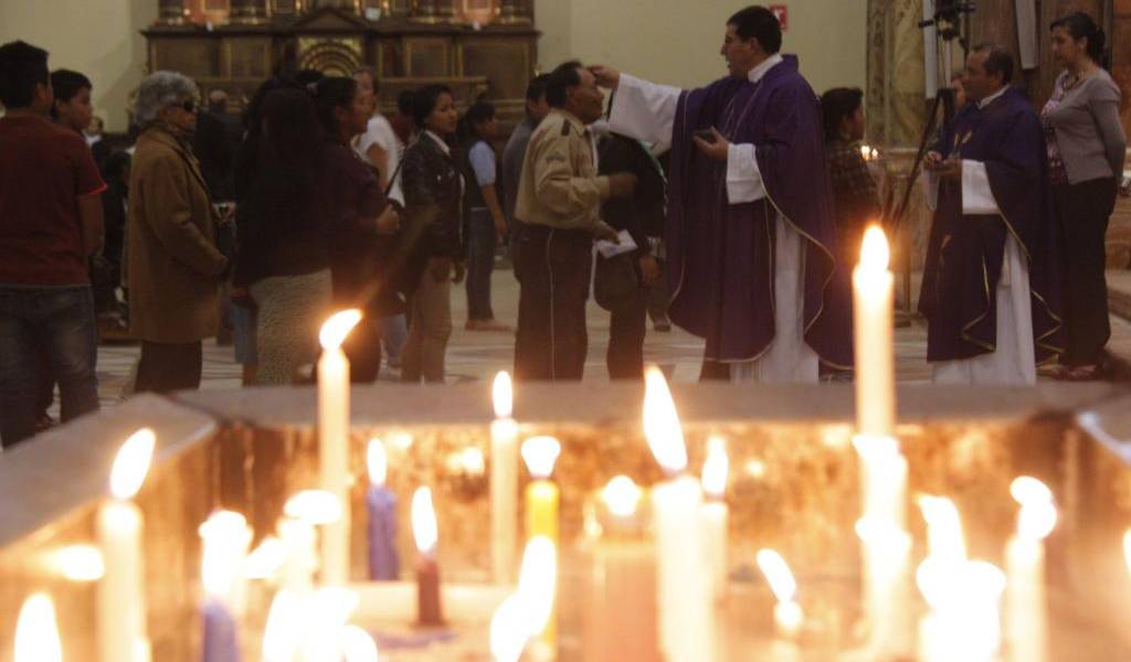Comunidad católica celebra el Miércoles de Ceniza