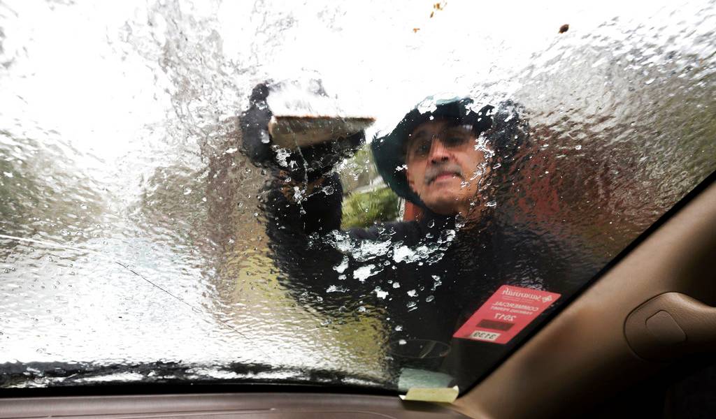 Tormenta invernal golpea al sur de EE.UU. con nevadas y deja 17 muertos
