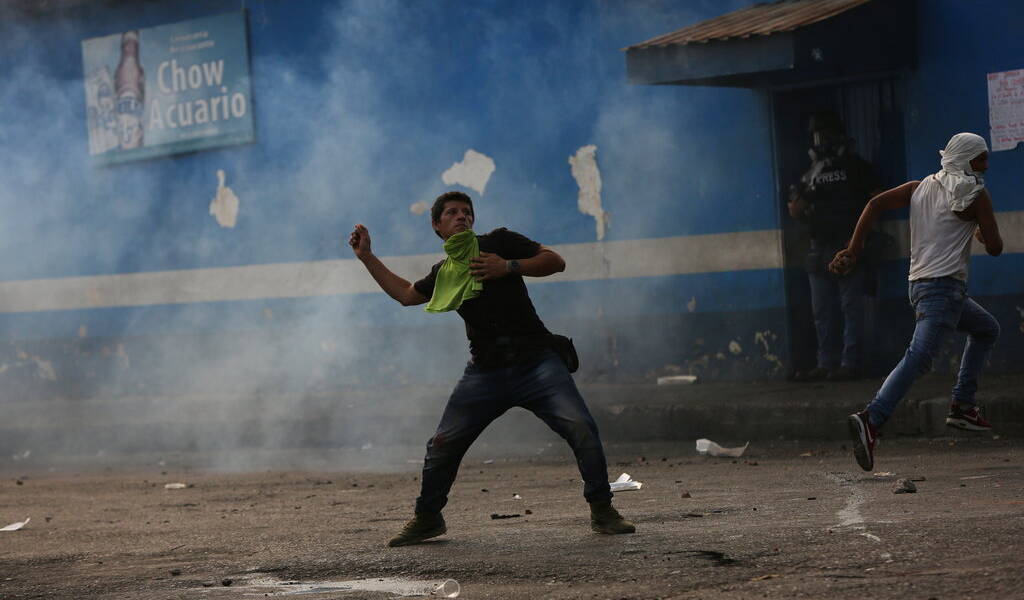 Al menos 42 heridos en disturbios en principal puente entre Colombia y Venezuela