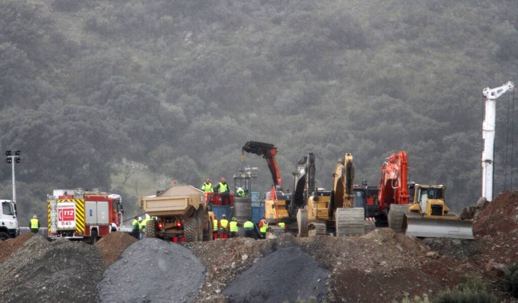 A dos metros del pozo donde cayó un niño en España