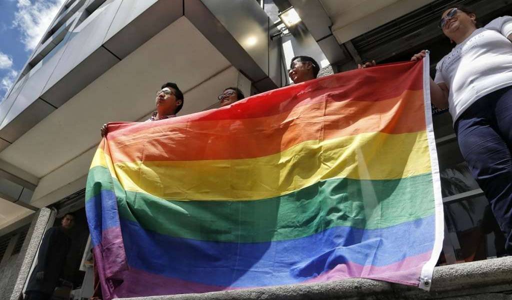 Aprobación de matrimonio igualitario genera reacciones