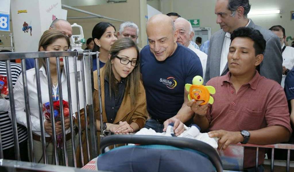 Hospital León Becerra no cerrará, según ministra de Salud