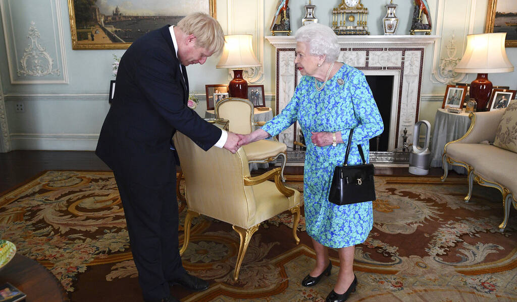 Boris Johnson asume como primer ministro británico