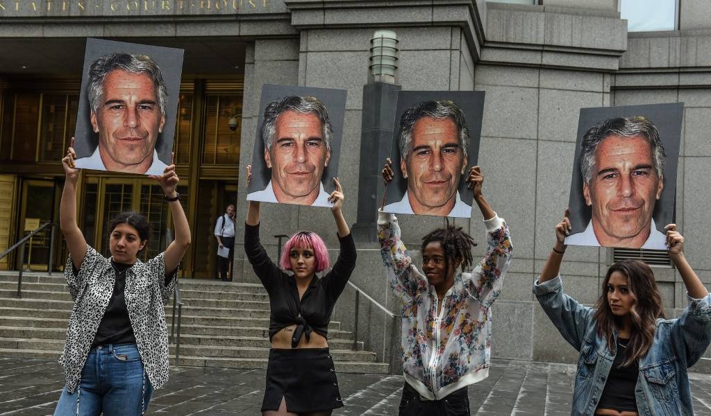 Así se supone que Epstein construyó su red de víctimas